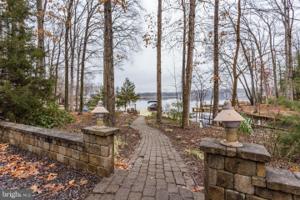 301 WAKEFIELD DRIVE