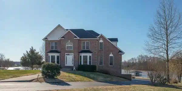 6705 LAKE POINTE DRIVE