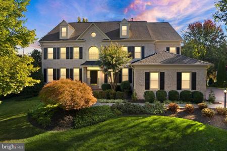 8318 ROXBOROUGH LOOP