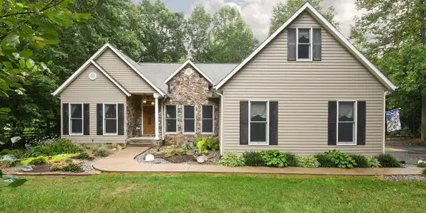3325 RIVER BEND COURT