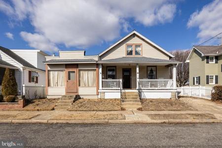 910 WOODLAND AVENUE
