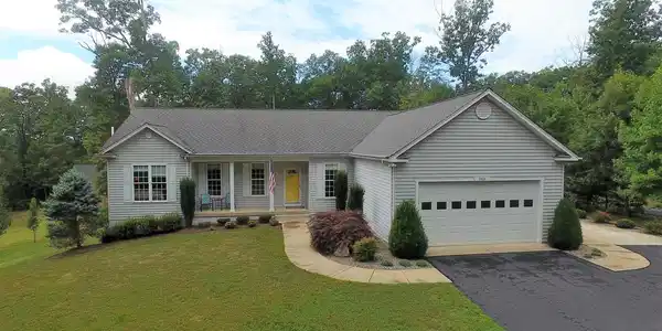 5502 WYNDEMERE CIRCLE
