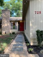 725 LAKEVIEW PARKWAY