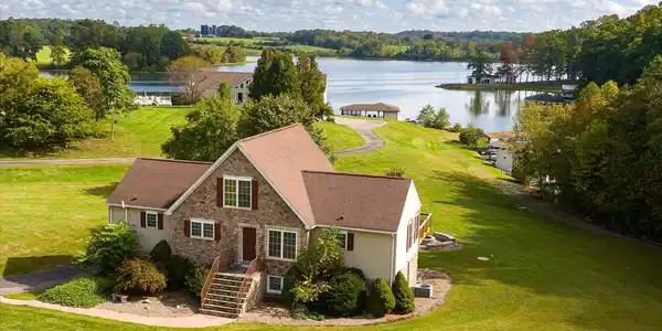 203 STONEWALL COURT