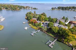 215 W LAKE DRIVE