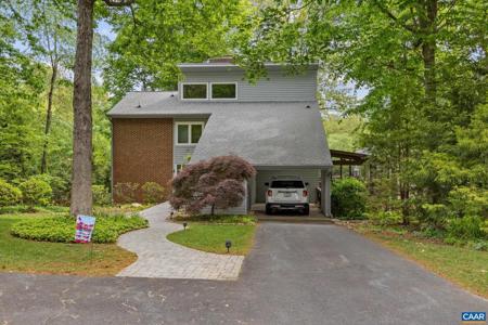 4 LAKEVIEW CIR