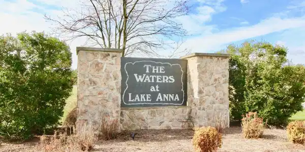 365 LAKE FOREST DR