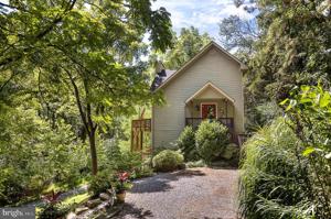 6894 MEADOWPOINT END