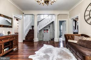 2318 MOUNT ROYAL TERRACE