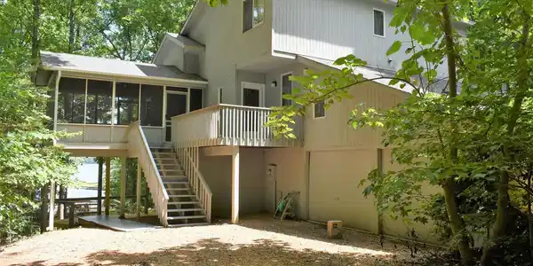 403 LAKE ANNA DRIVE