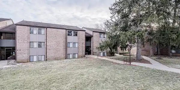 10120 LITTLE POND