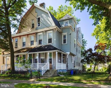842 MONMOUTH STREET