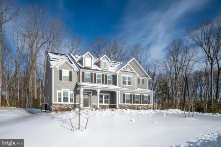 112 LAKE BLUFF COURT