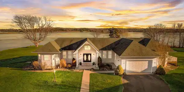 82 BROWNS POINT LN