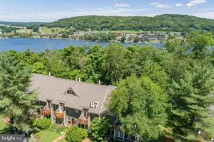 7 LAKEVIEW COURT