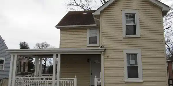 10 MYRTLE AVENUE