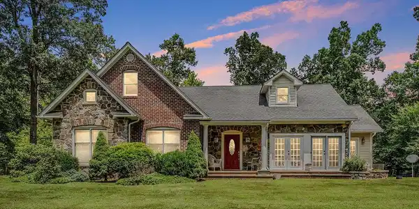 785 OAK GROVE DRIVE