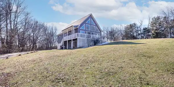 285 STONEWALL COURT