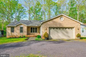 107 MEADOWVIEW LANE