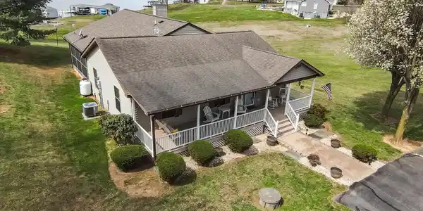 6734 LAKE POINTE DRIVE
