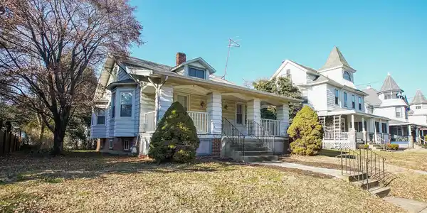 29 W HINCKLEY AVENUE