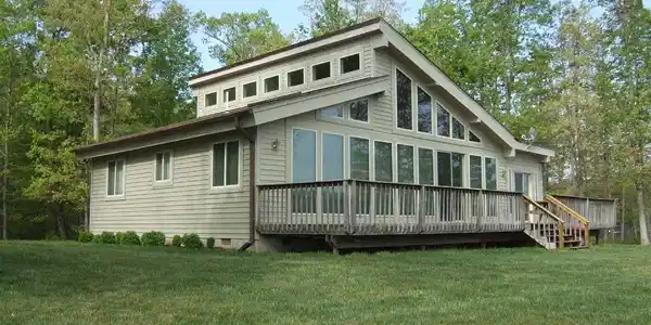 135 LAKEWAY COURT