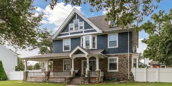 27 W RIDLEY AVENUE