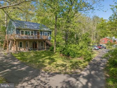 1556-1556A RIVER ROAD