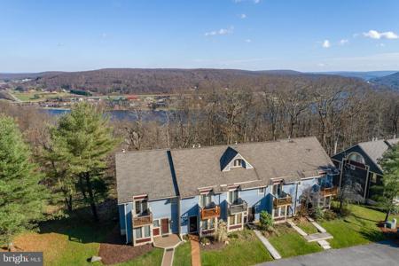 33 WINDING WAY