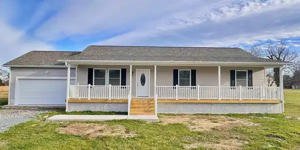 842 ROYAL WAY