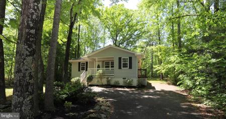 105 MAPLE COURT