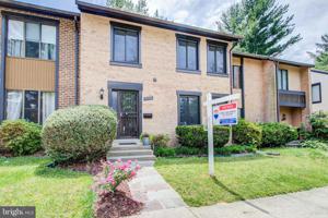 9738 SHADOW OAK DRIVE