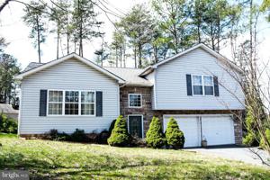 215 RIVERDALE LANE