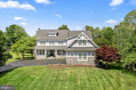 8328 PINE KNOTT COURT