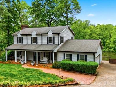 6 Woodland Circle