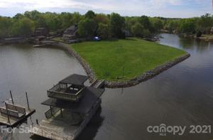 870 Deer Lake