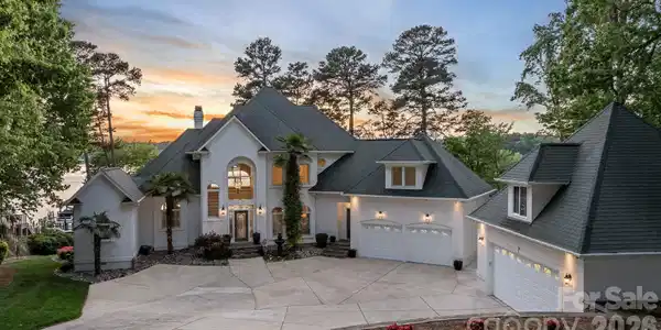 144 Mariner Pointe Lane
