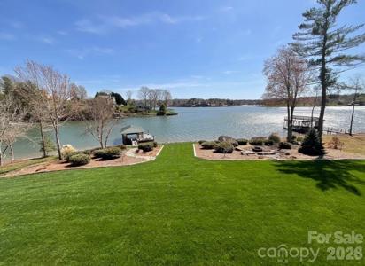 5231 Peninsula Drive