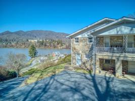 469 Lakeview Drive
