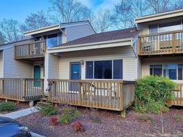 118 Westlake Drive N