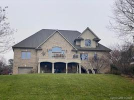 4913 Luna Point