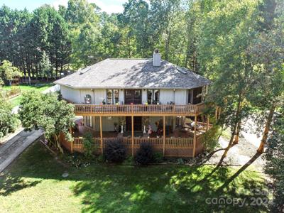 7924 Golf Course Drive N