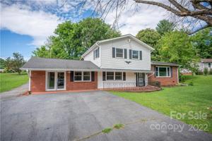 72 Fairway Hills