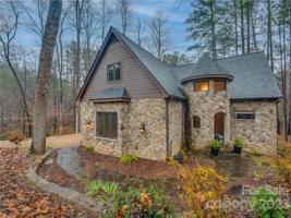 426 Lake Adger