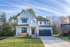 890 38th NE