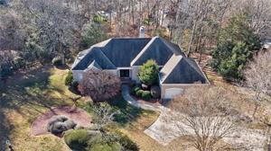 17 Commodore Point
