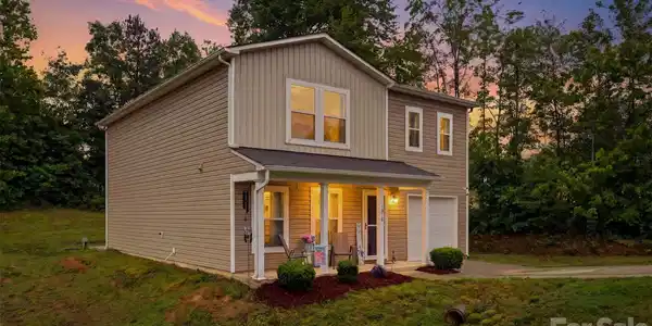 1916 Country Way
