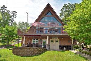 305 Lake Forest