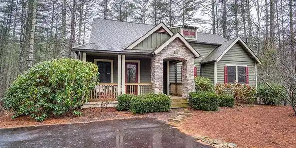 82 Woodbridge Drive