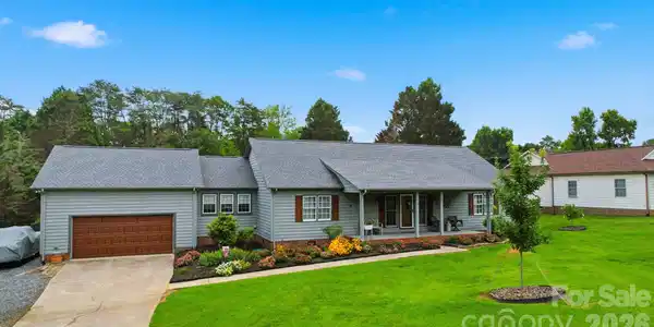 40 Candlewick Cove Drive